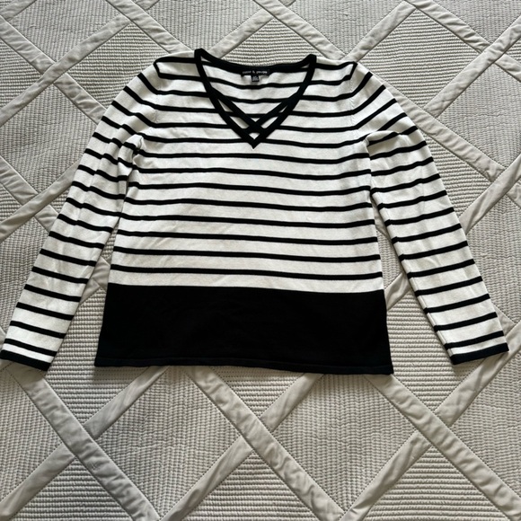 Cable & Gauge fine knit Striped V Neck Sweater w criss-cross neckline Sz S - Picture 1 of 8